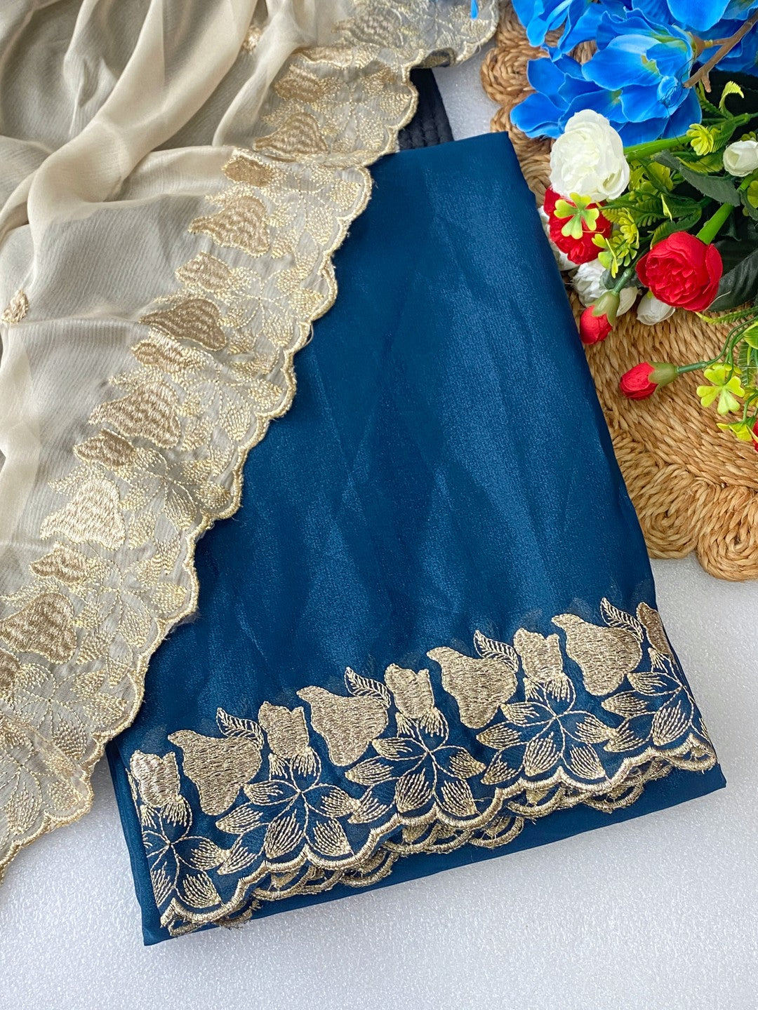 Elegant Blue Solid Georgette Saree Highlighted With A Delicate Floral Embroidered Border - Image 4