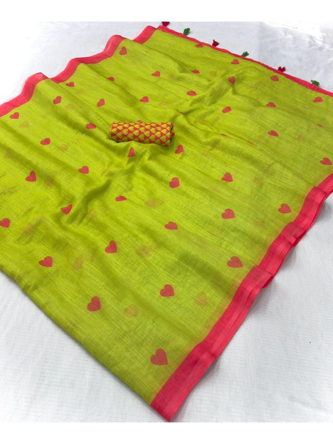 Green Digital Printed Linen Saree with Pink Heart Motifs - Image 2