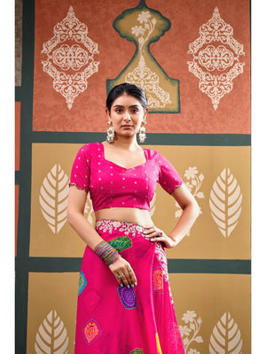 Elegant Pink Bandhani Printed Chiffon Saree with Embroidery Work - Image 2