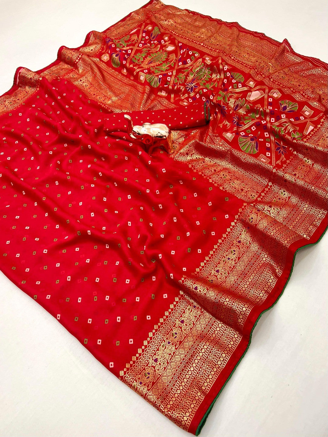 Luxurious Red Bandhani Foil Printed Viscose Saree for Traditional Functions and Parties - Image 2