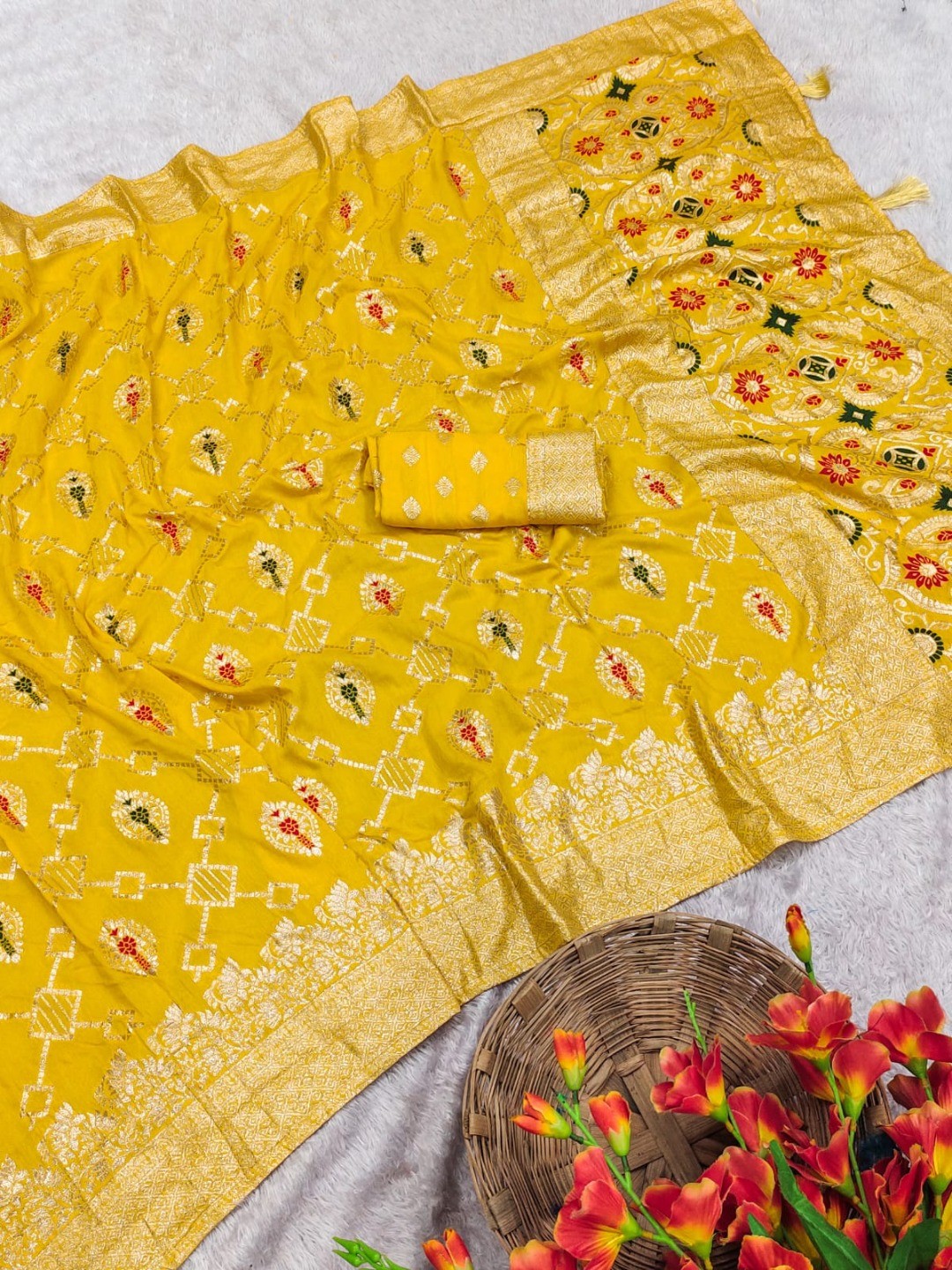 Elegant Yellow Jacquard Weaved Dola Silk Saree Featuring Zari Motifs & Ornate Paisley Pallu Work - Image 3