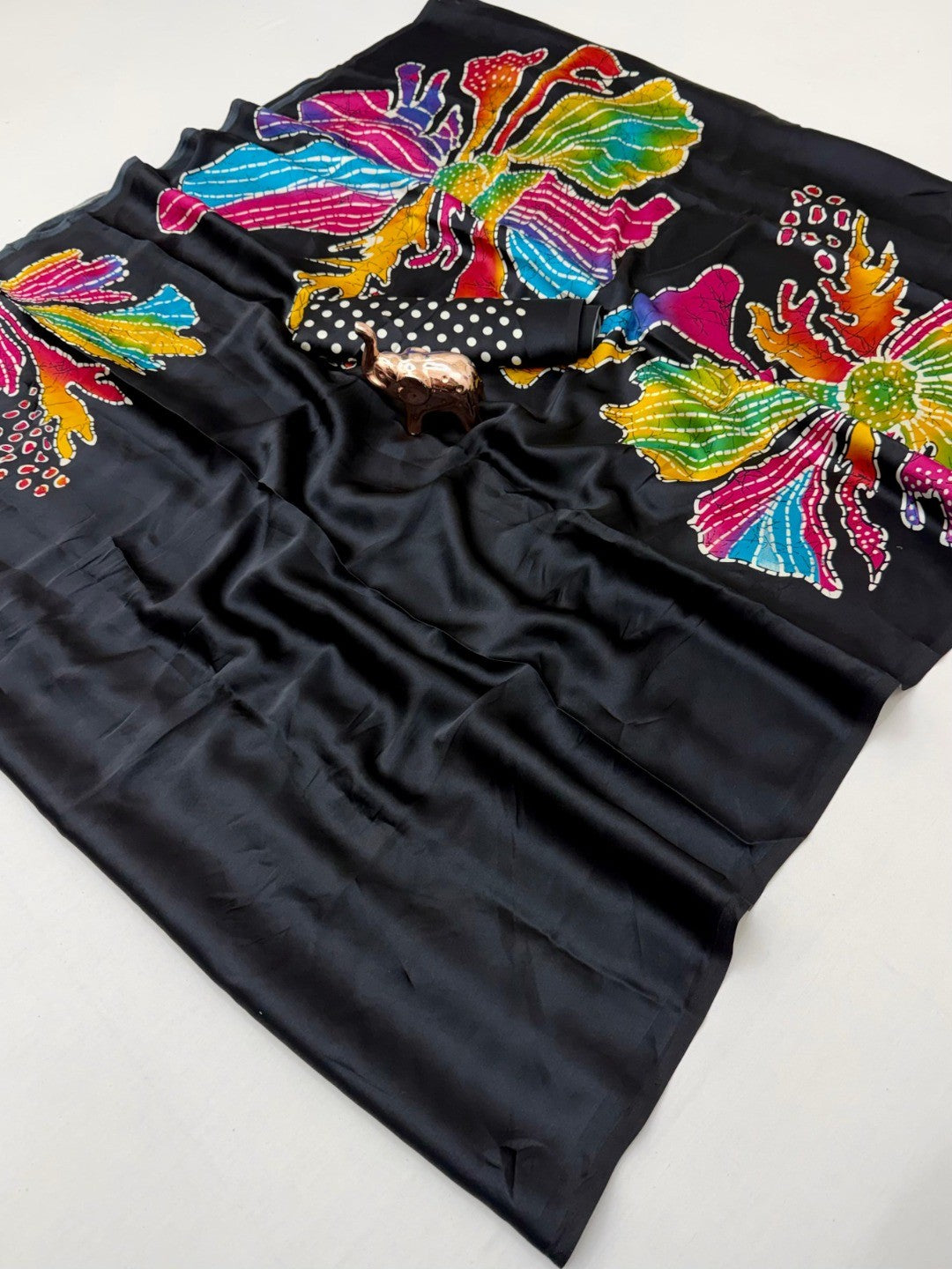 Black Floral Printed Crepe Saree with Feminine Design and Elegant Everyday to Casual Look - Image 5