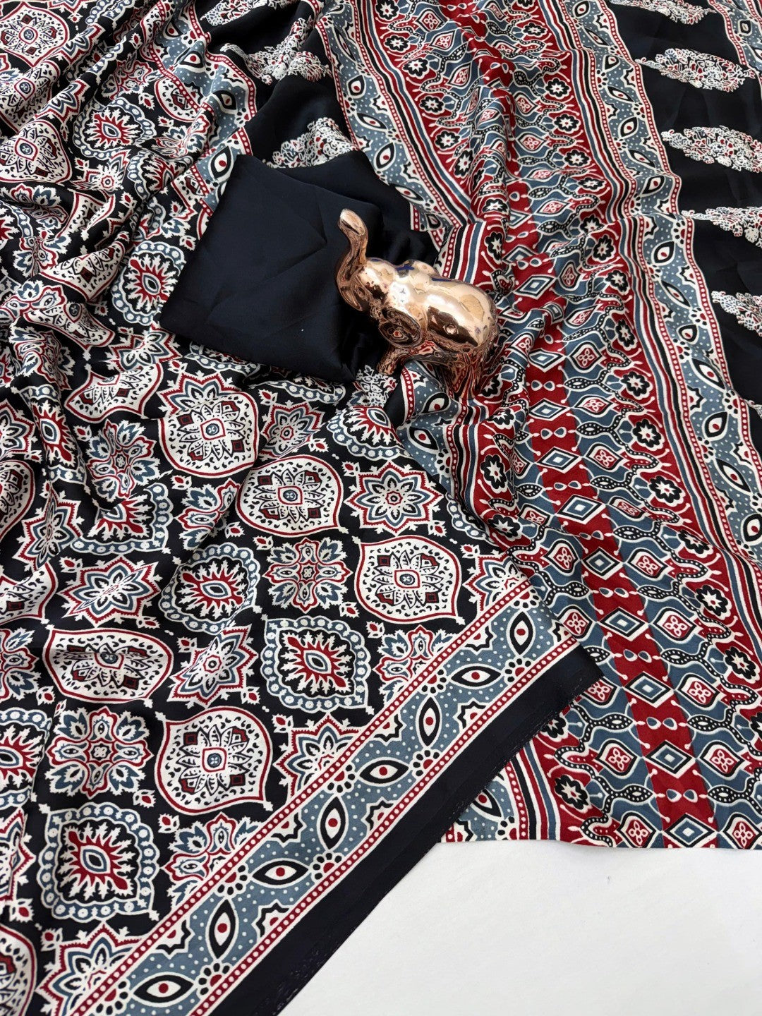 Black Ajrakh Printed Crepe Saree for Casual and Festive Occasions - Image 4