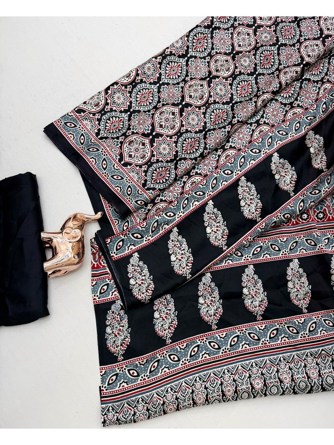 Black Ajrakh Printed Crepe Saree for Casual and Festive Occasions - Image 5
