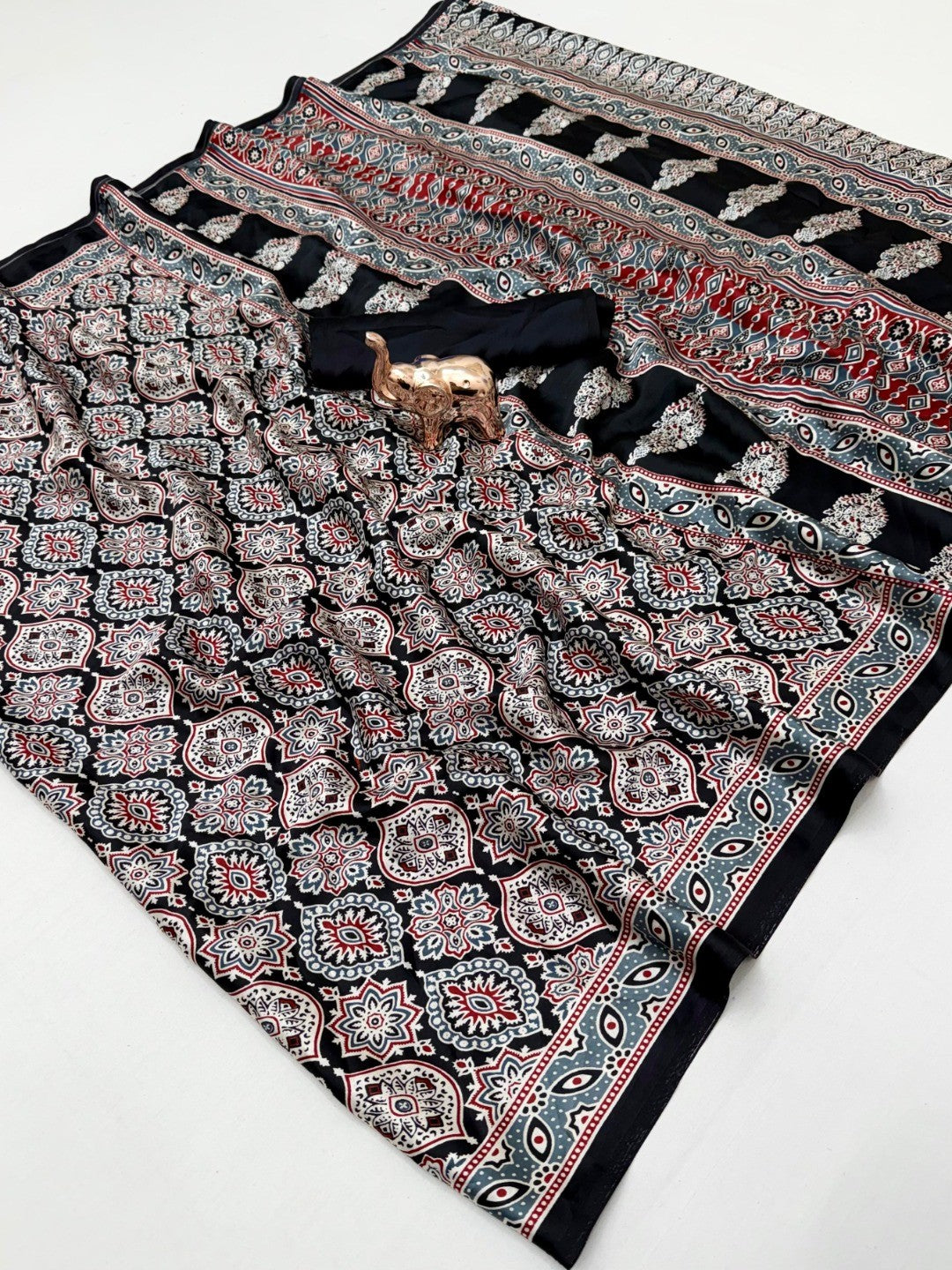 Black Ajrakh Printed Crepe Saree for Casual and Festive Occasions - Image 3