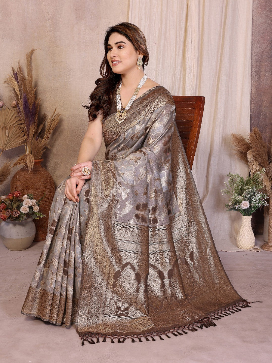 Graceful Brown Floral & Butterfly Motifs Zari Woven Pure Cotton Saree With Designer Tassel Pallu - Image 3