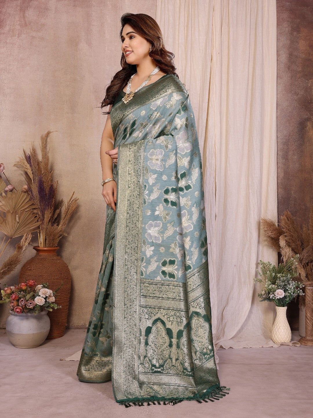 Graceful Green Floral & Butterfly Motifs Zari Woven Pure Cotton Saree With Designer Tassel Pallu - Image 2