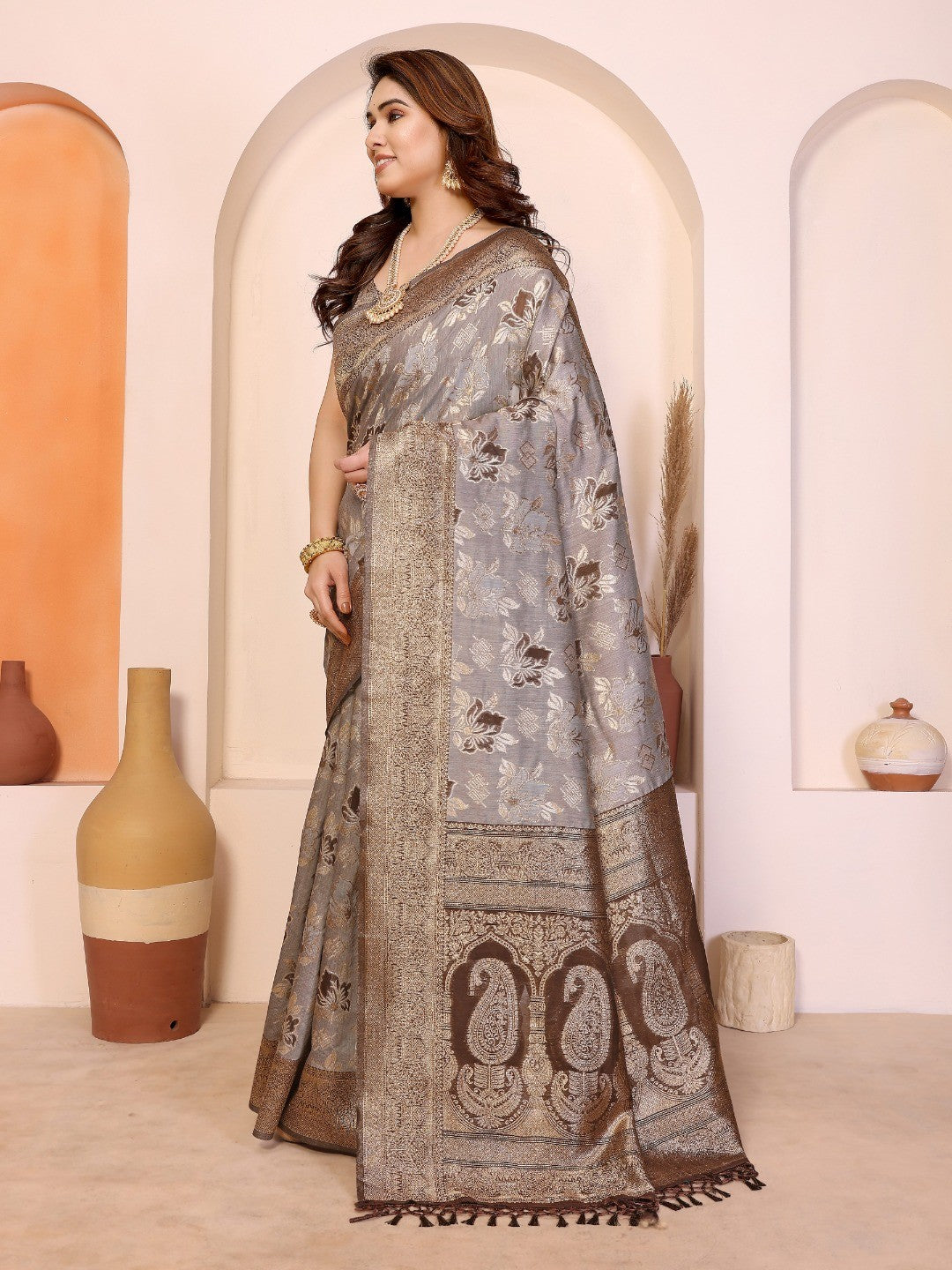 Classic Brown Jacquard Weaving Pure Cotton Saree With Elegant Floral Motifs & Tassel Pallu - Image 2