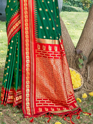 Elegant Green Ethnic Motifs Zari Silk Blend Saree for Festive Occasions - Image 2