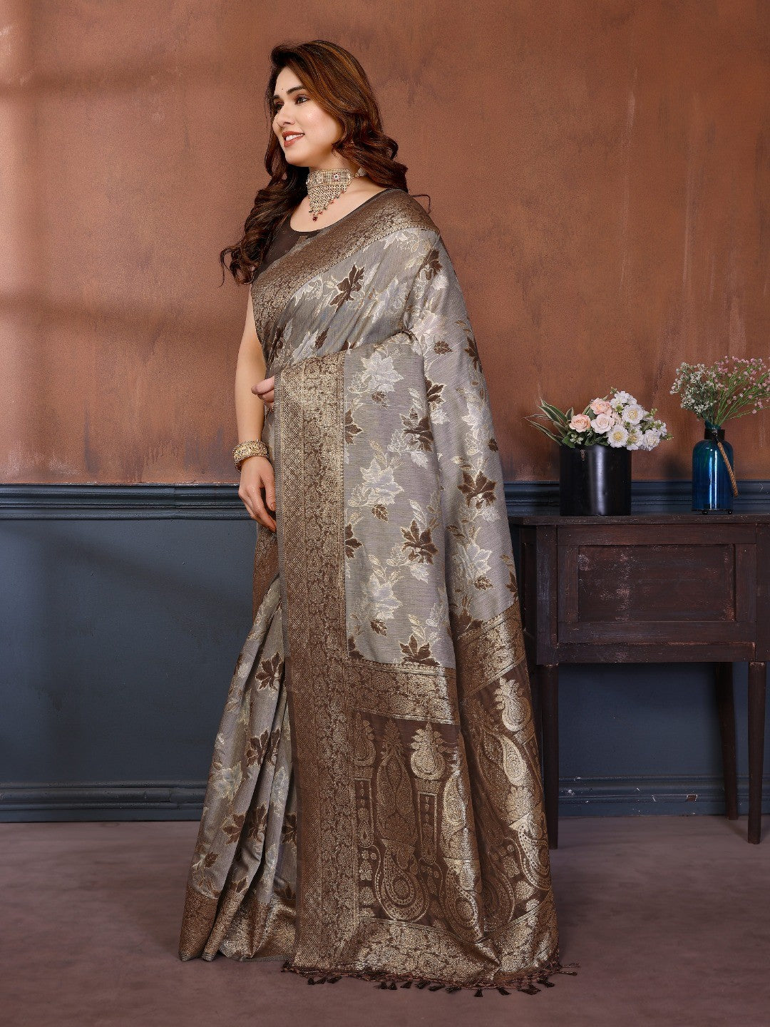 Classic Brown Floral Jacquard Zari Weaving Pure Cotton Saree With Traditional Tassels Pallu - Image 2