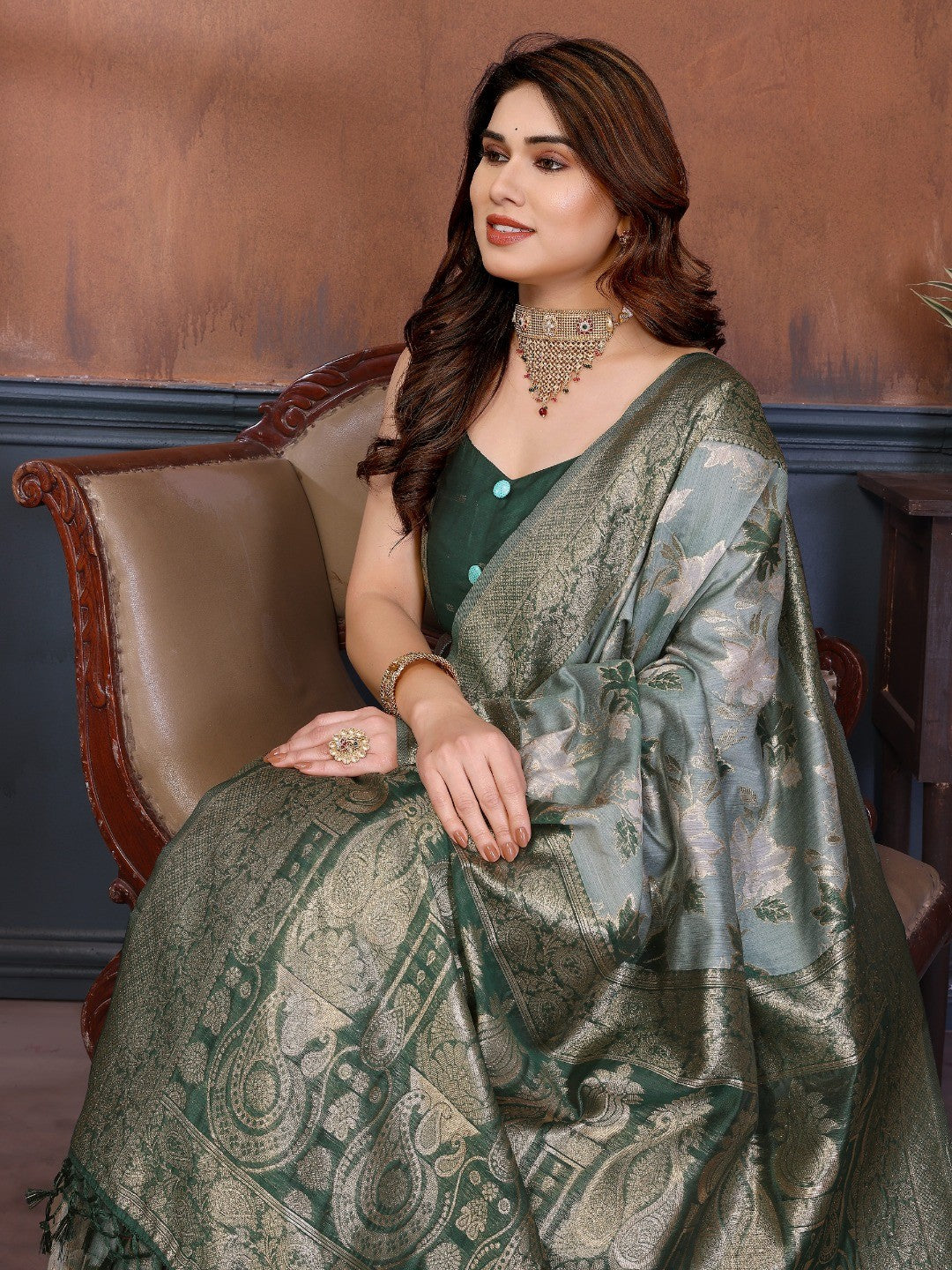 Classic Green Floral Jacquard Zari Weaving Pure Cotton Saree With Traditional Tassels Pallu - Image 3
