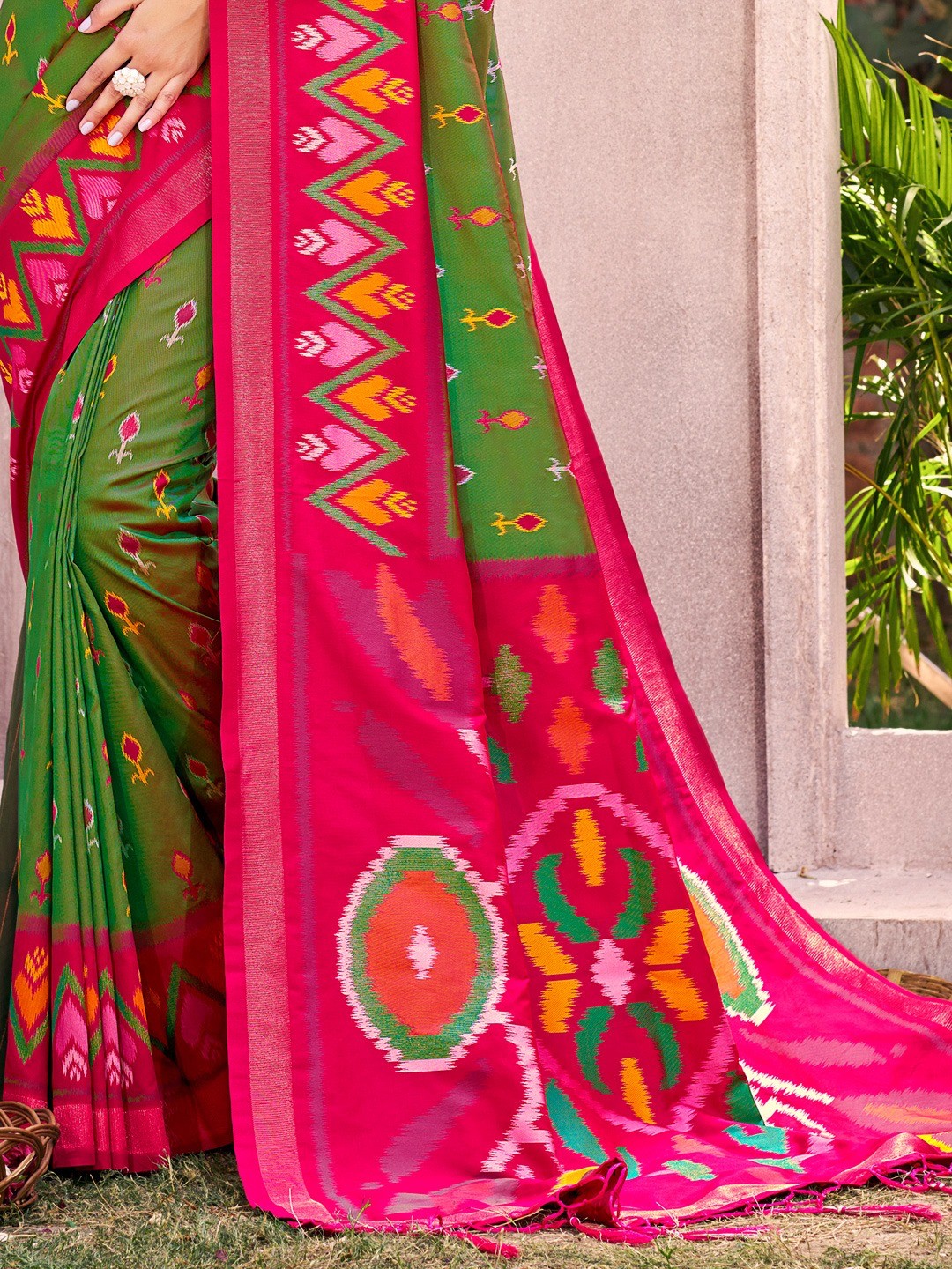 Mehendi Green Silk Blend Saree Featuring Classic Ikkat Print and Intricate Woven Design Finish - Image 3