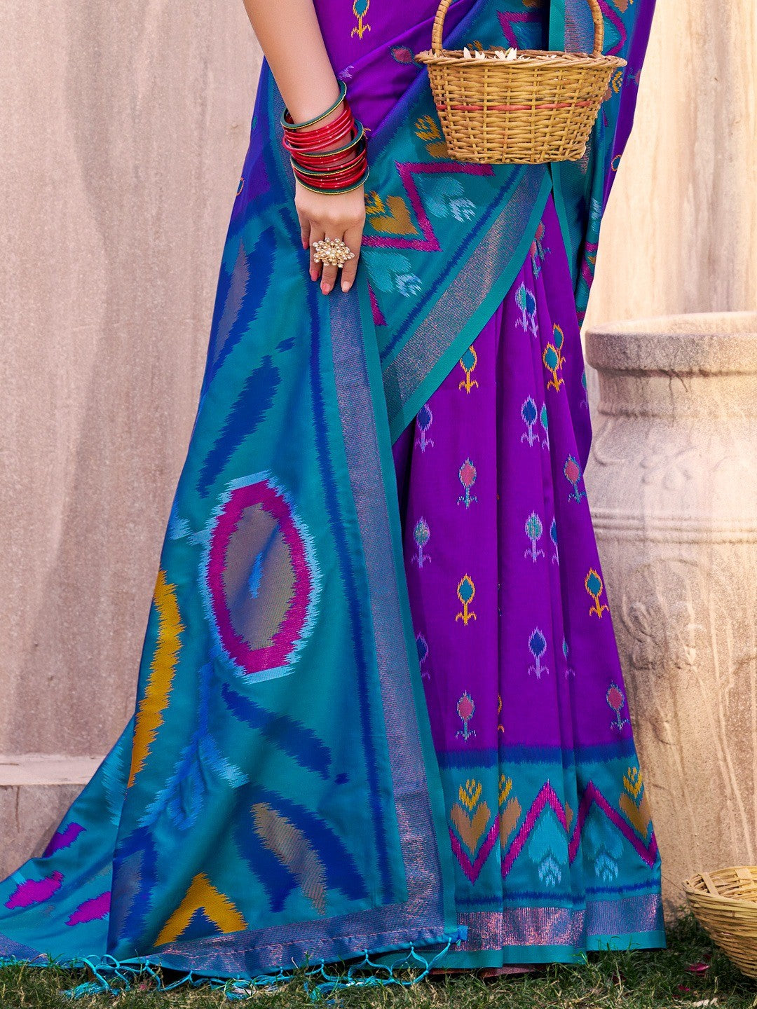Purple Silk Blend Saree Featuring Classic Ikkat Print and Intricate Woven Design Finish - Image 3