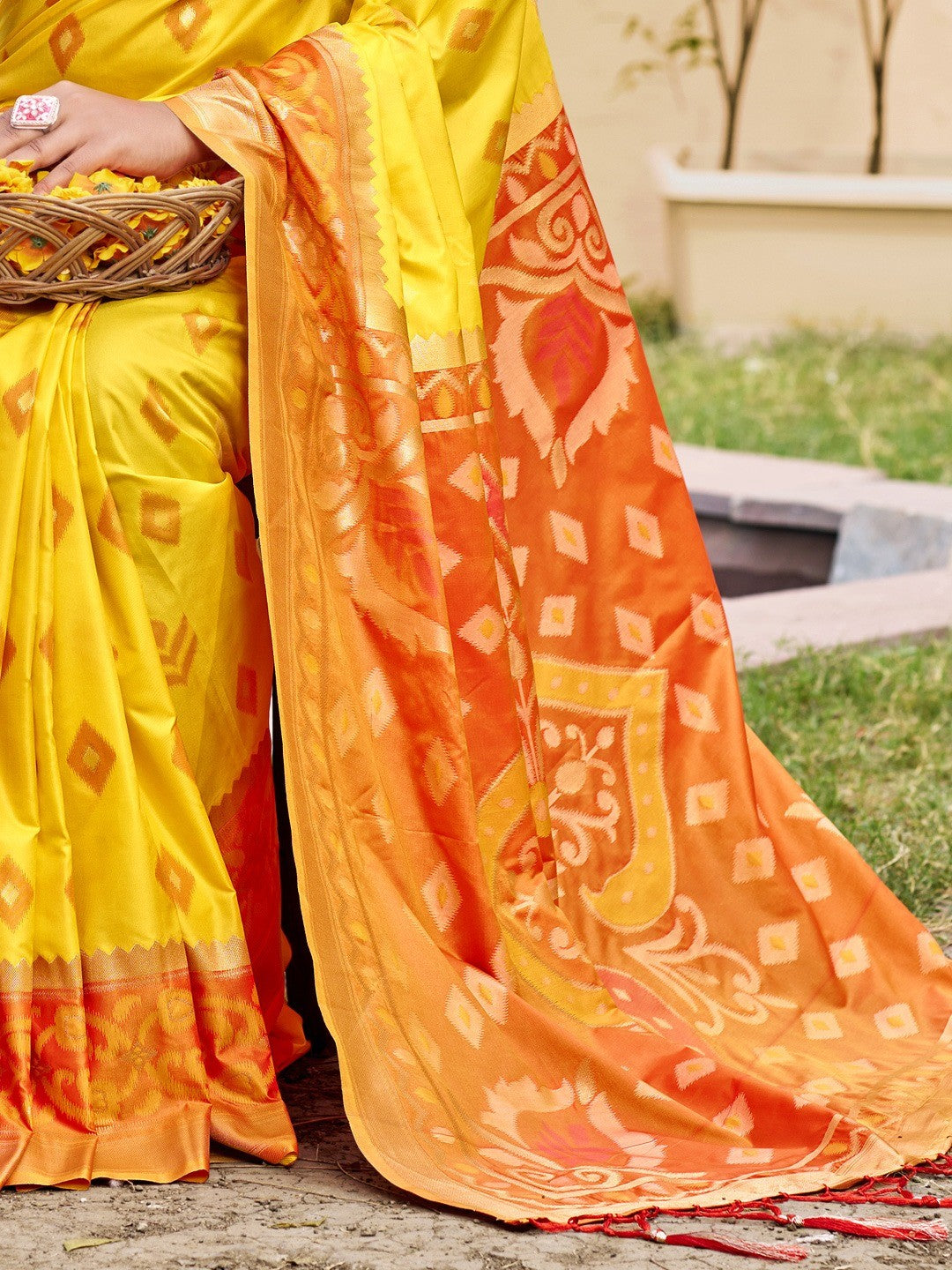 Yellow Silk Blend Saree Featuring Classic Ikkat Print and Intricate Woven Design Finish - Image 3