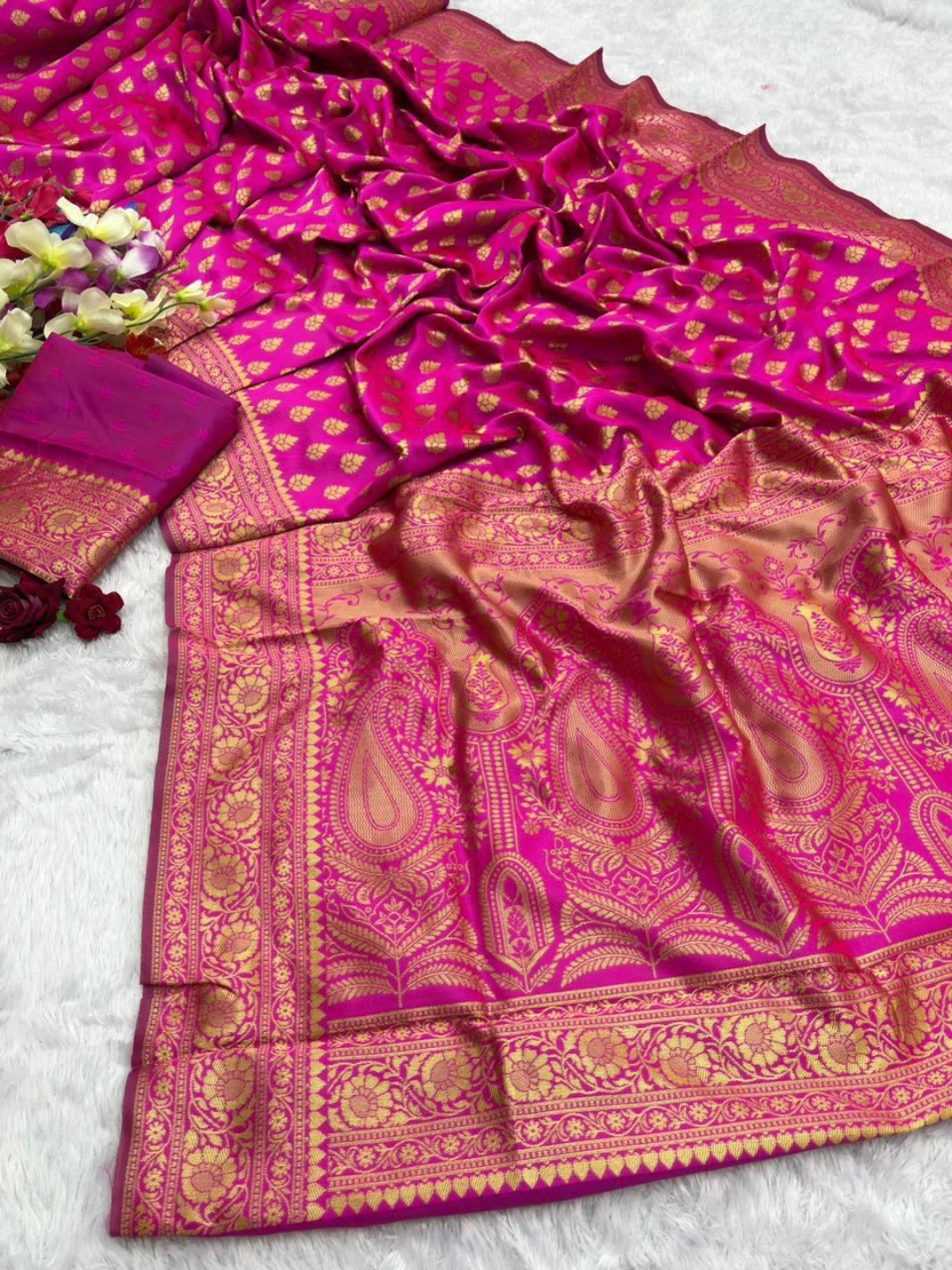 Luxurious Pink Jacquard Woven Lichi Pure Silk Saree Showcasing Floral & Paisley Pallu - Image 3