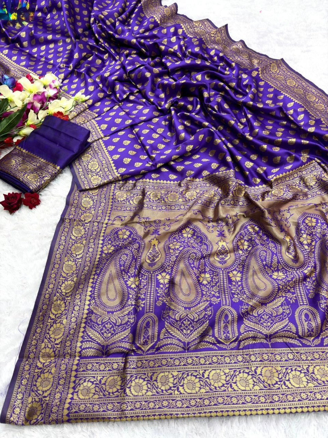 Luxurious Violet Blue Jacquard Woven Lichi Pure Silk Saree Showcasing Floral & Paisley Pallu - Image 3