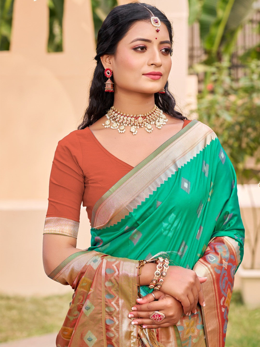 Rama Green Silk Blend Saree Featuring Classic Ikkat Print and Intricate Woven Design Finish - Image 2