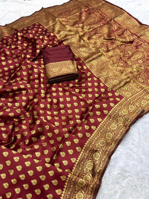 Luxurious Maroon Jacquard Woven Lichi Pure Silk Saree Showcasing Floral & Paisley Pallu - Image 2