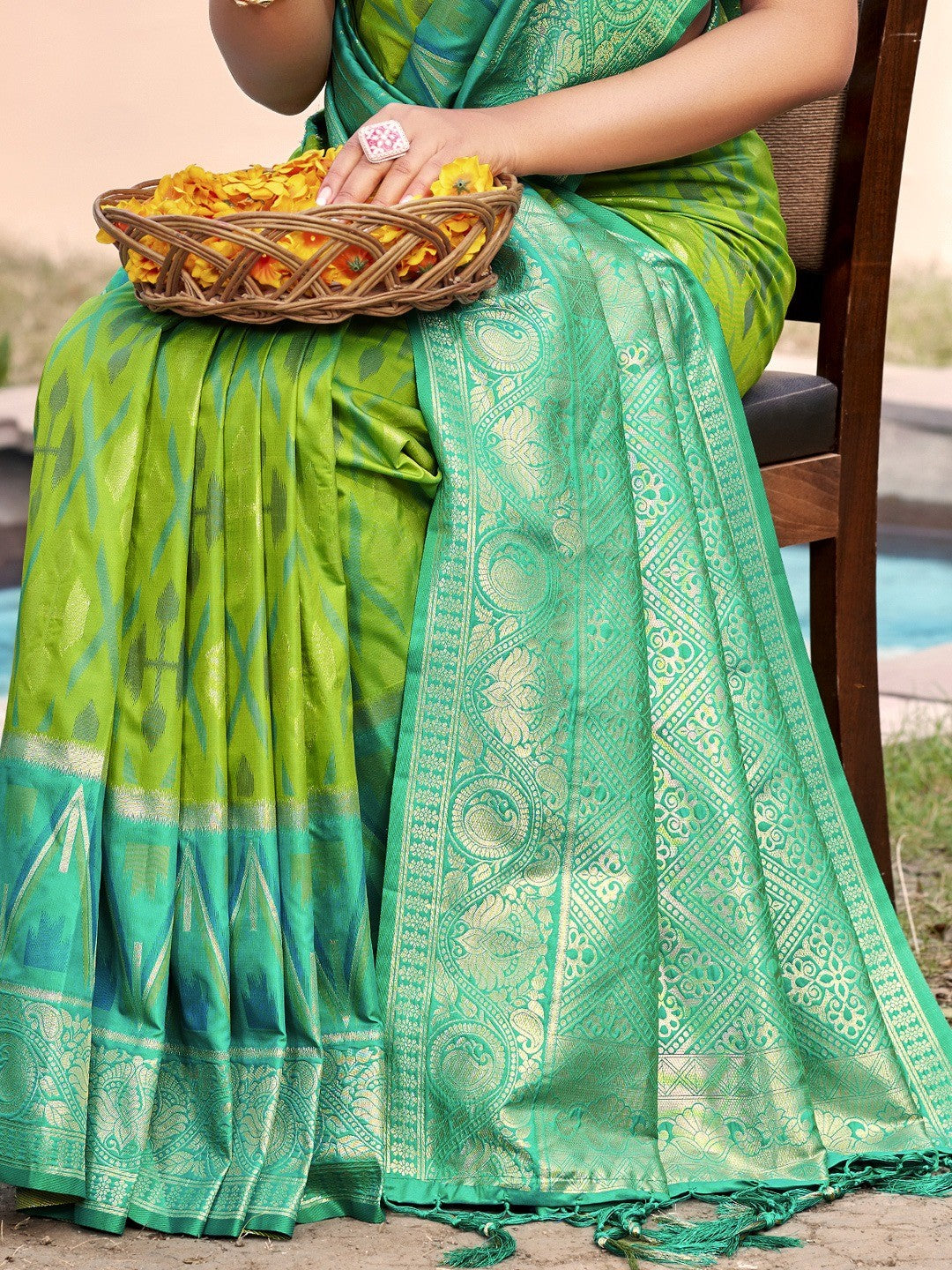 Elegant Light Green Ikkat Print Woven Silk Blend Saree with Green Border - Image 3