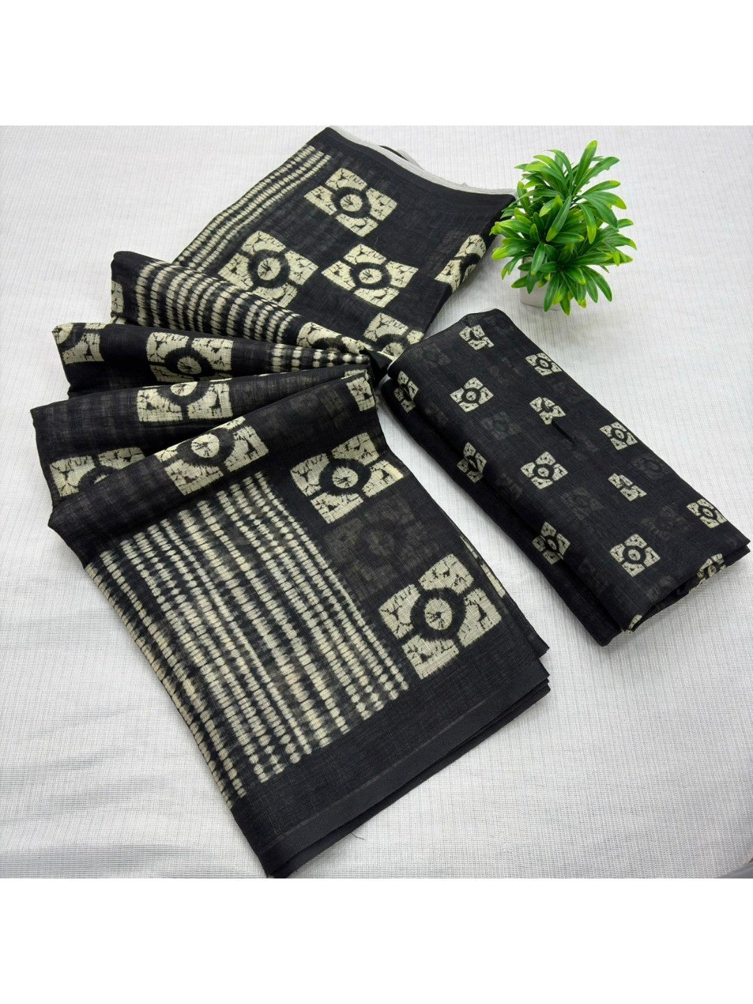 Black Linen Saree with Timeless Floral Printed Detailing for Modern Ethnic Styling - Image 3