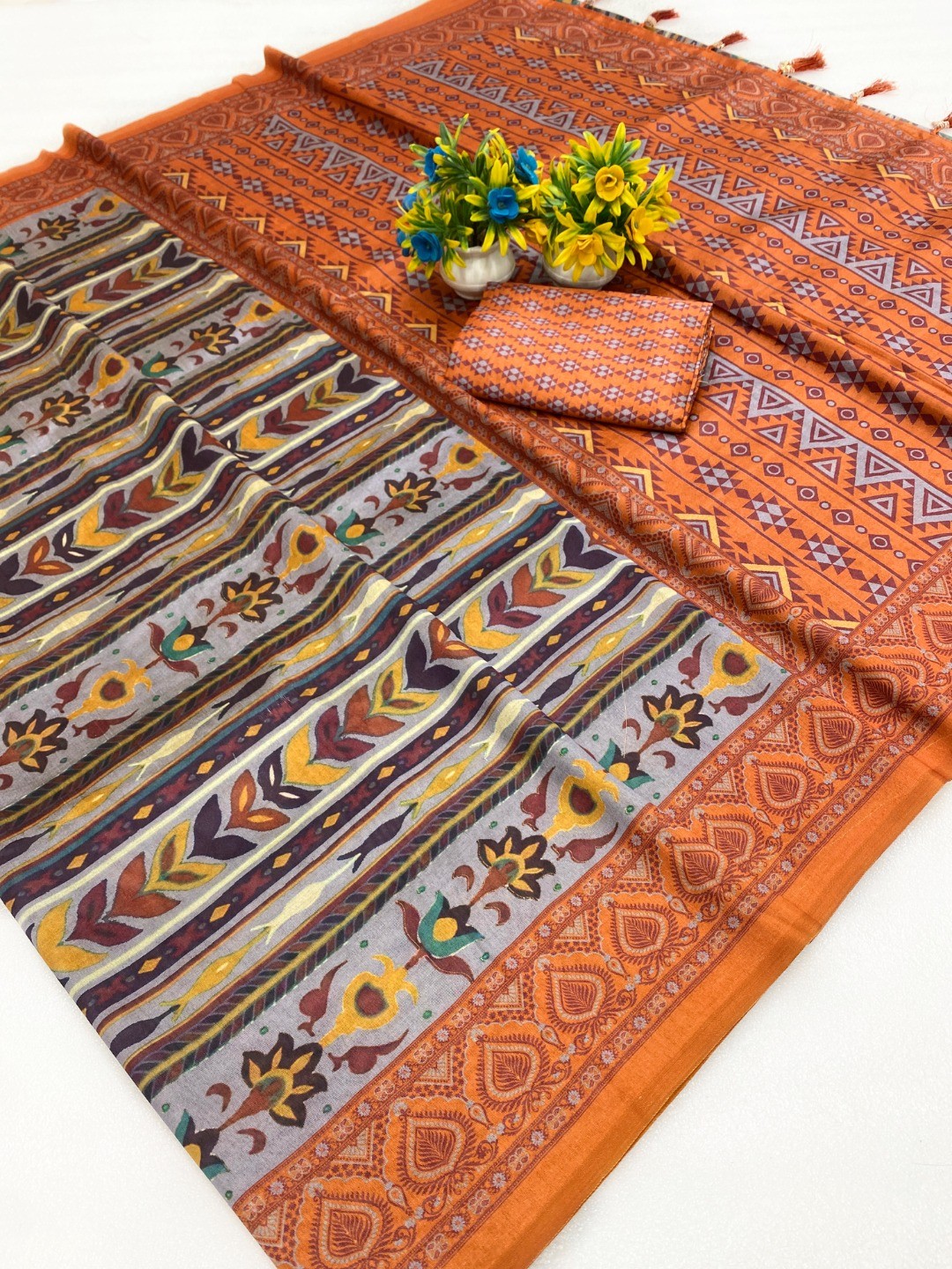 Festive Wear Grey Floral Print Silk Blend Saree with Sophisticated Ethnic Styling - Image 3