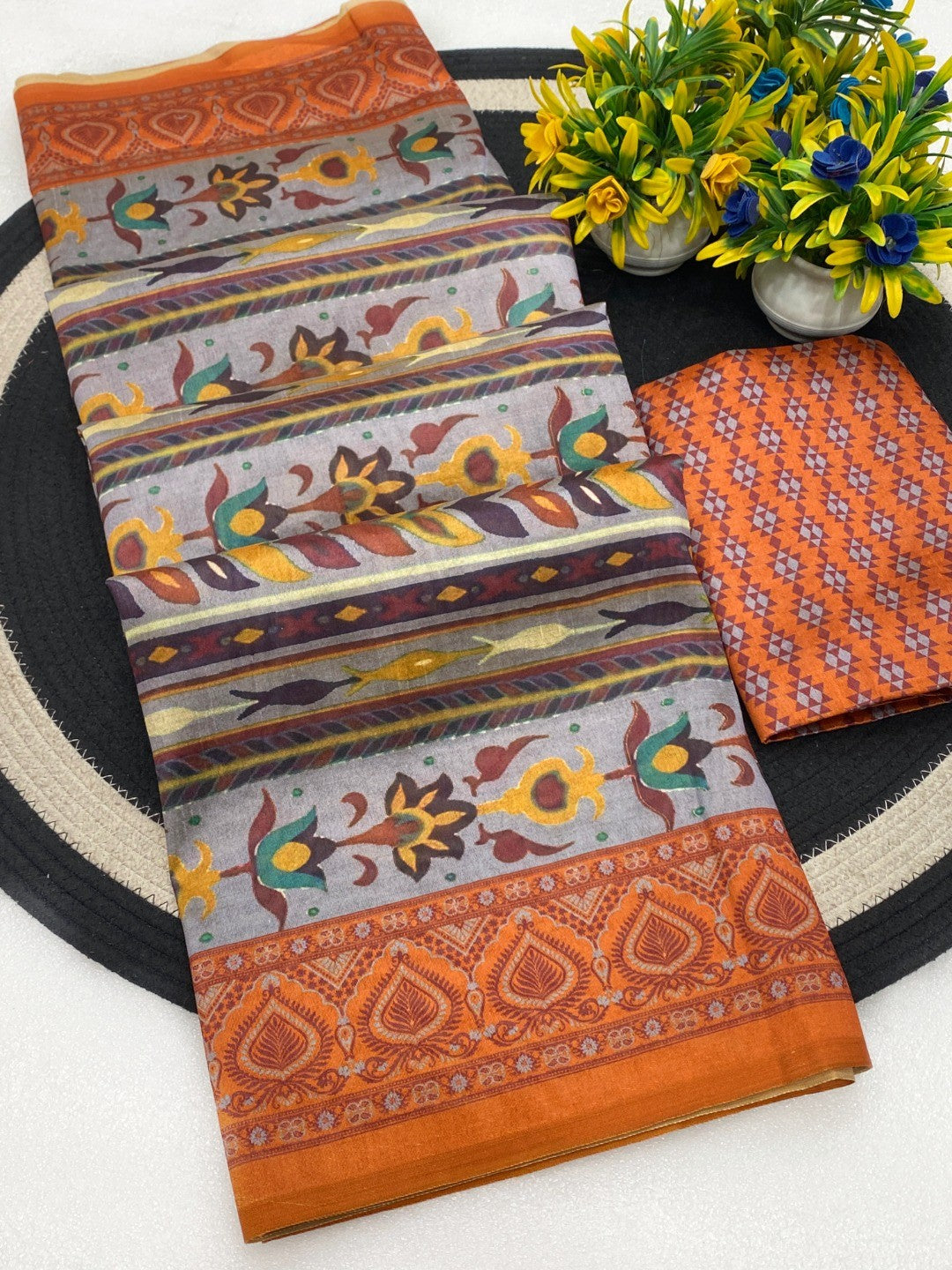 Festive Wear Grey Floral Print Silk Blend Saree with Sophisticated Ethnic Styling - Image 5