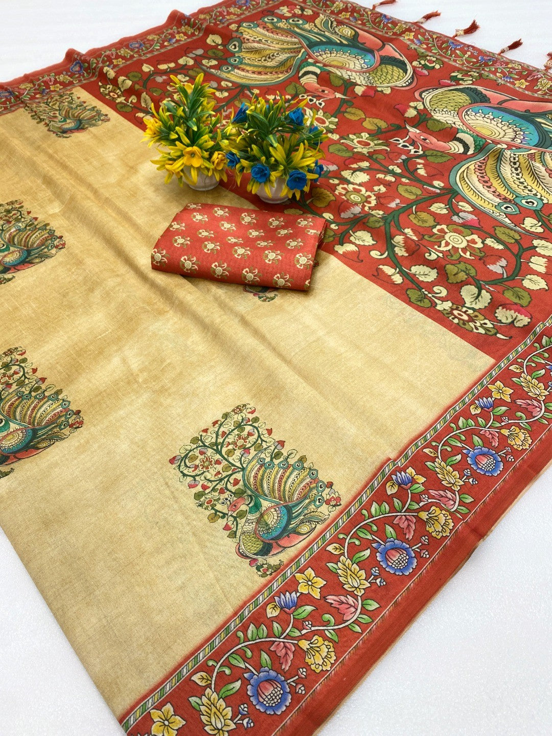 Cream Floral Print Silk Blend Saree with Premium Fabric Feel and Elegant Look - Image 3