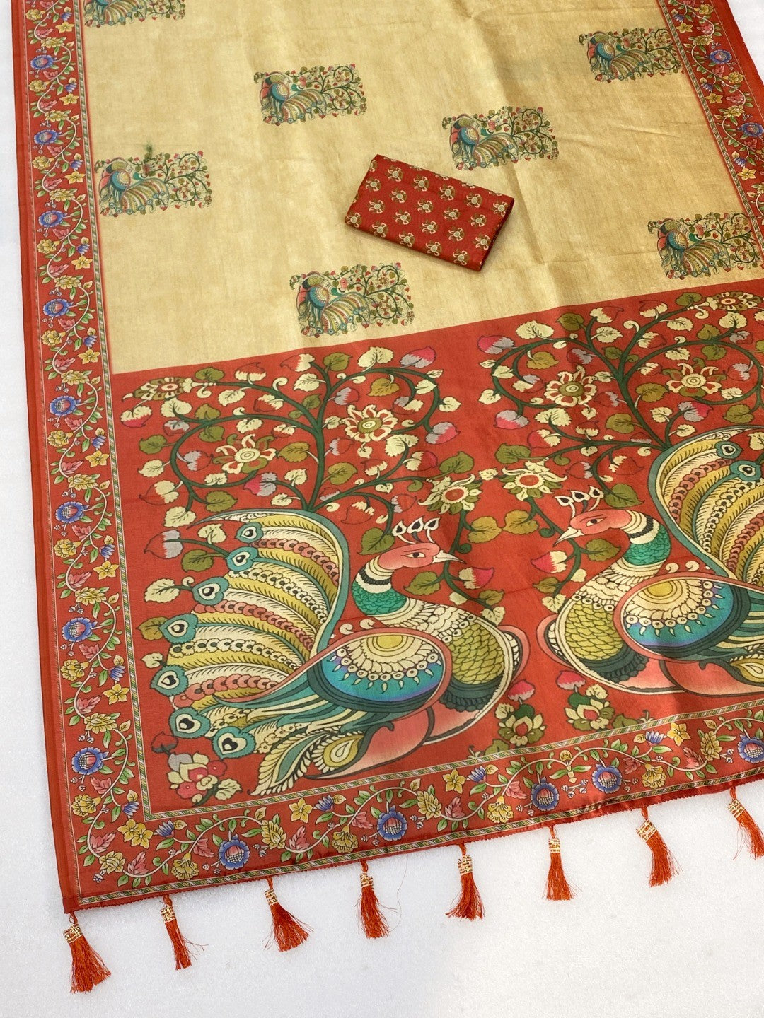 Cream Floral Print Silk Blend Saree with Premium Fabric Feel and Elegant Look - Image 4