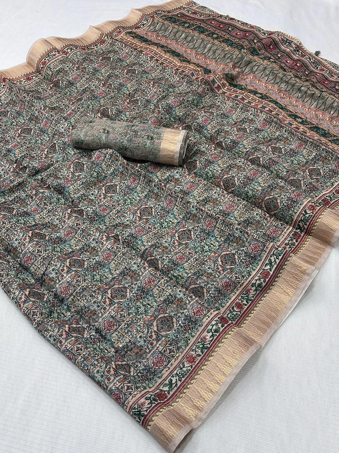 Green Abstract Digital Printed Cotton Blend Saree with Detailed Digital Pattern Finish - Image 2
