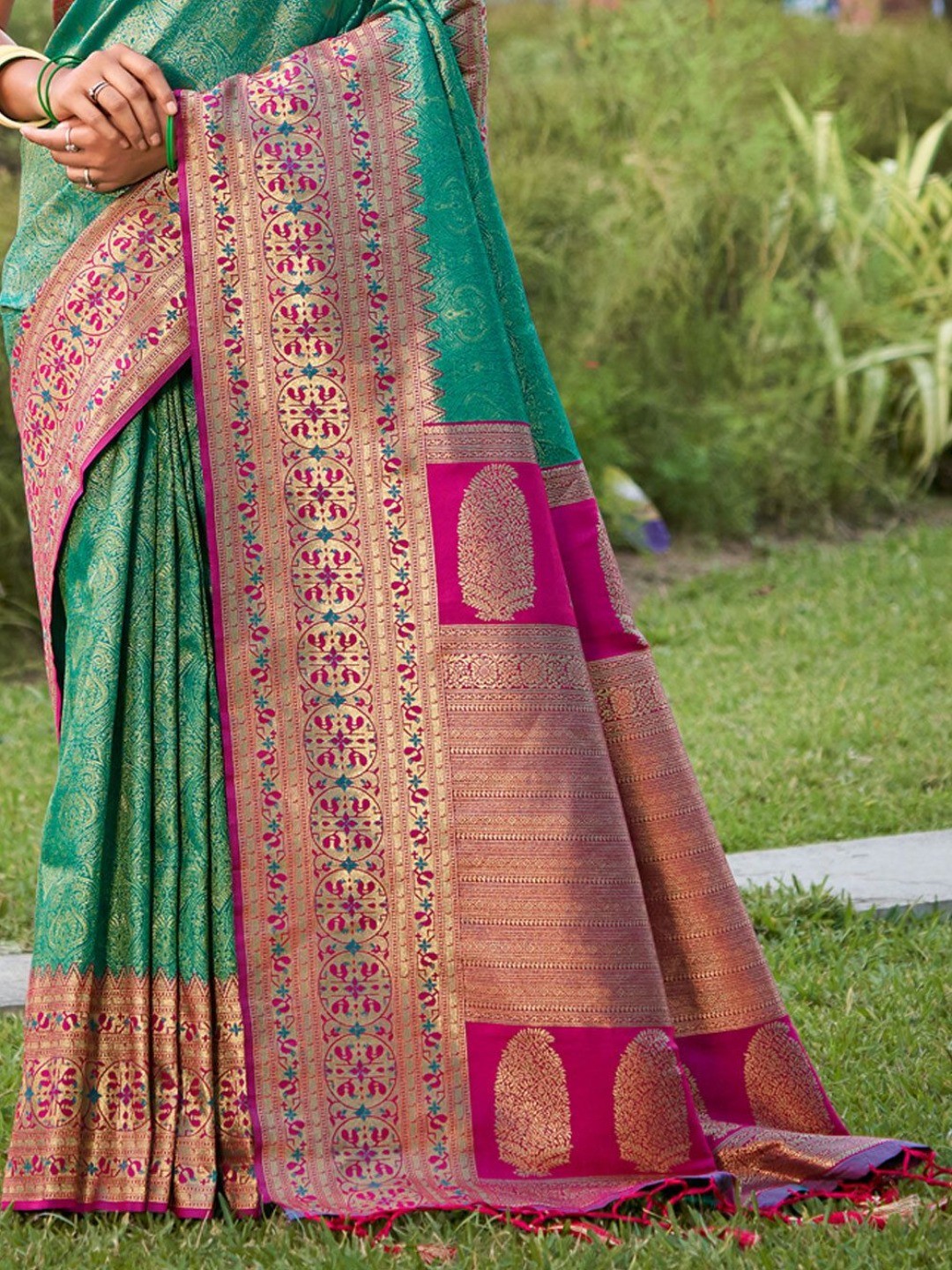 Luxurious Rama Green Banarasi Silk Saree Highlighted With Intricate Zari Weaving & Tassel Pallu - Image 3