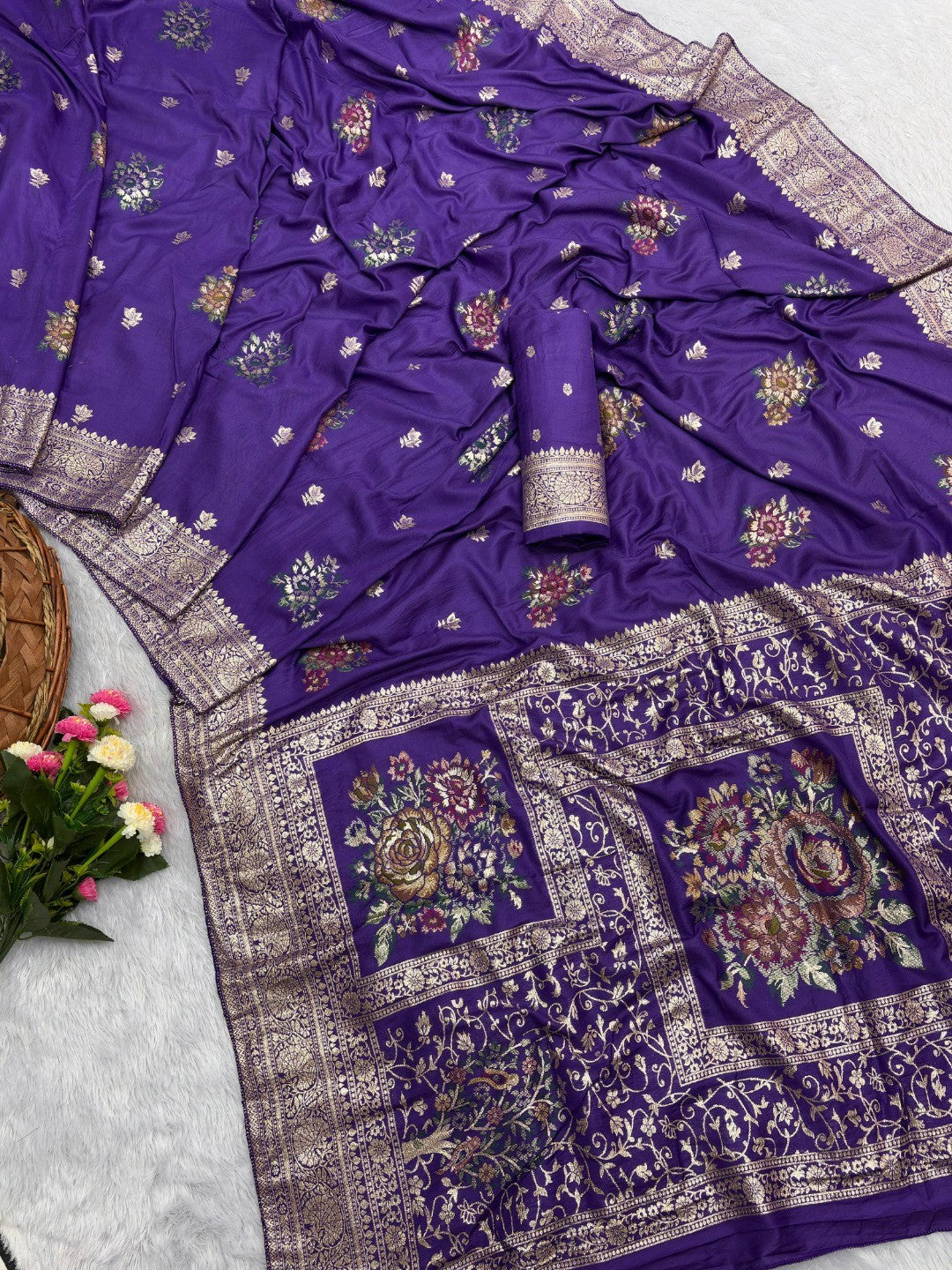 Sophisticated Purple Floral Meenakari Woven Viscose Saree With Subtle Traditional Charm - Image 4
