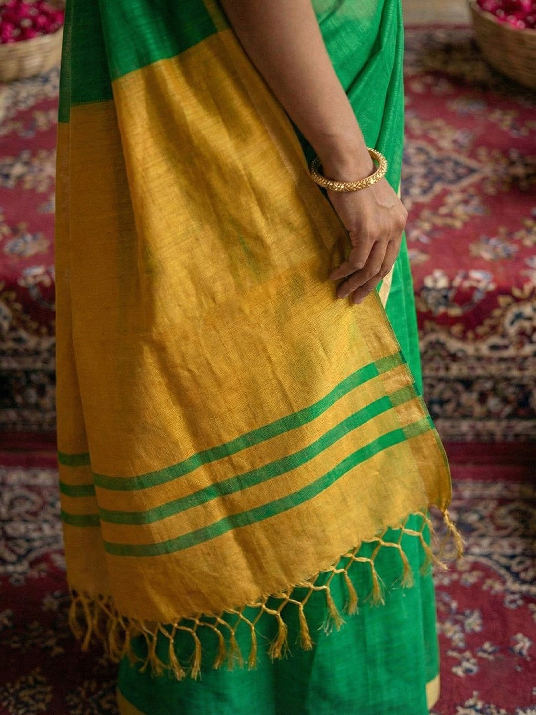 Elegant Green Solid Cotton Blend Saree Highlighted By Woven Border & Tassel Pallu  - Image 3