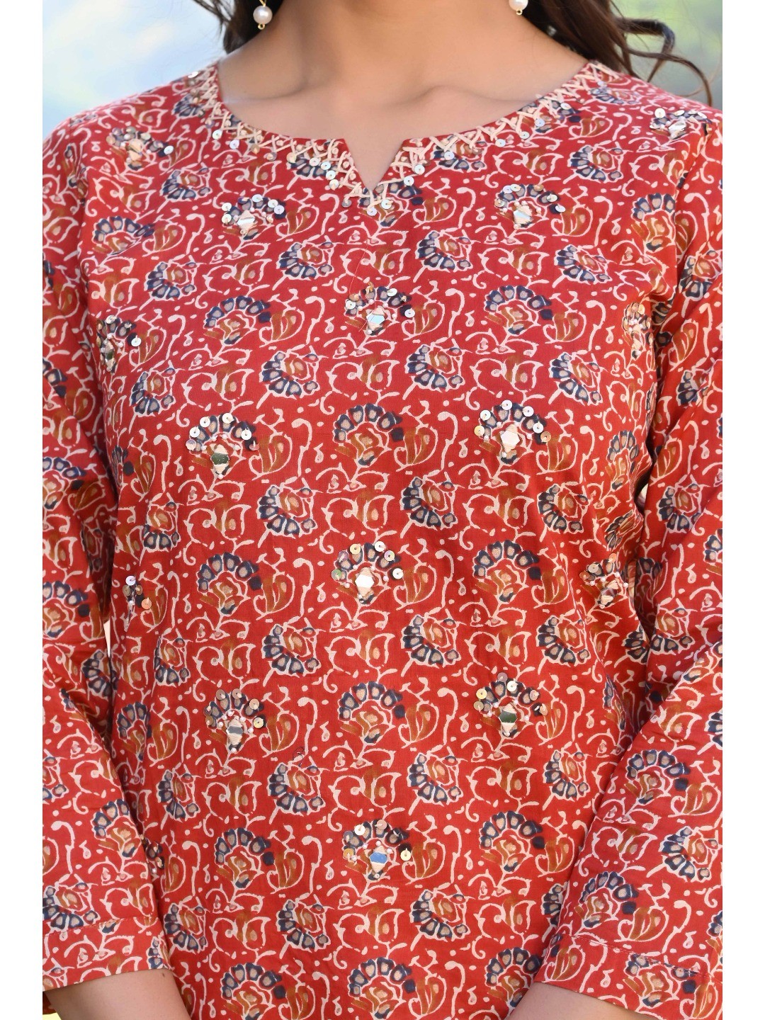 Red Floral Printed Pure Cotton Straight Kurti - Image 2