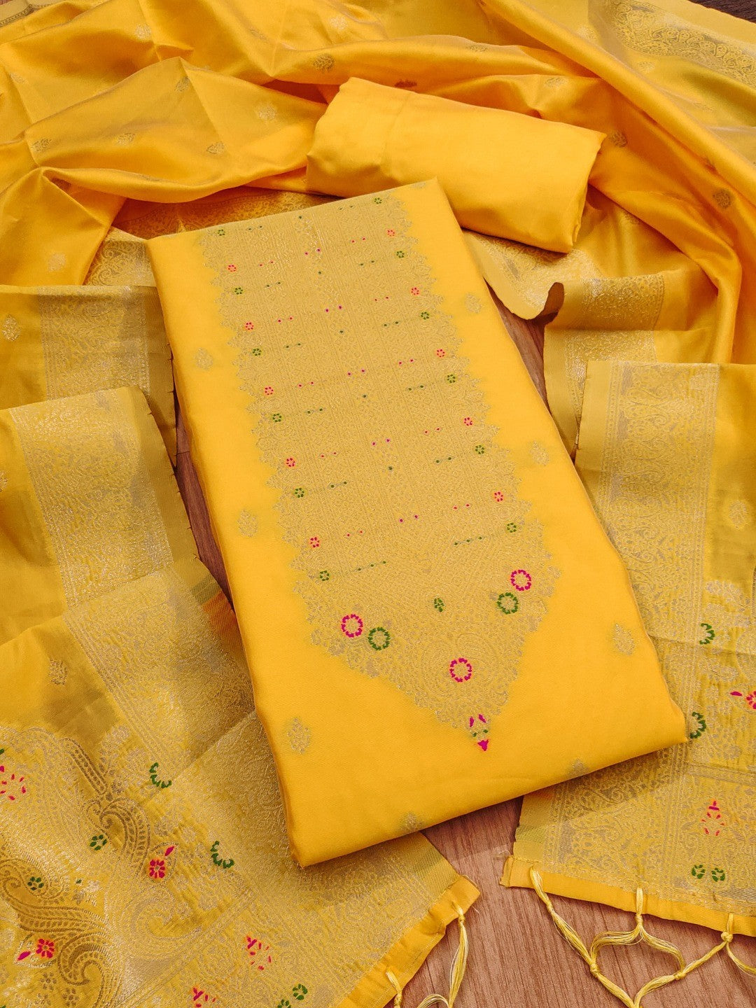Premium Yellow Banarasi Silk Dress Material With Opulent Floral & Paisley Motif Zari Weaving - Image 5