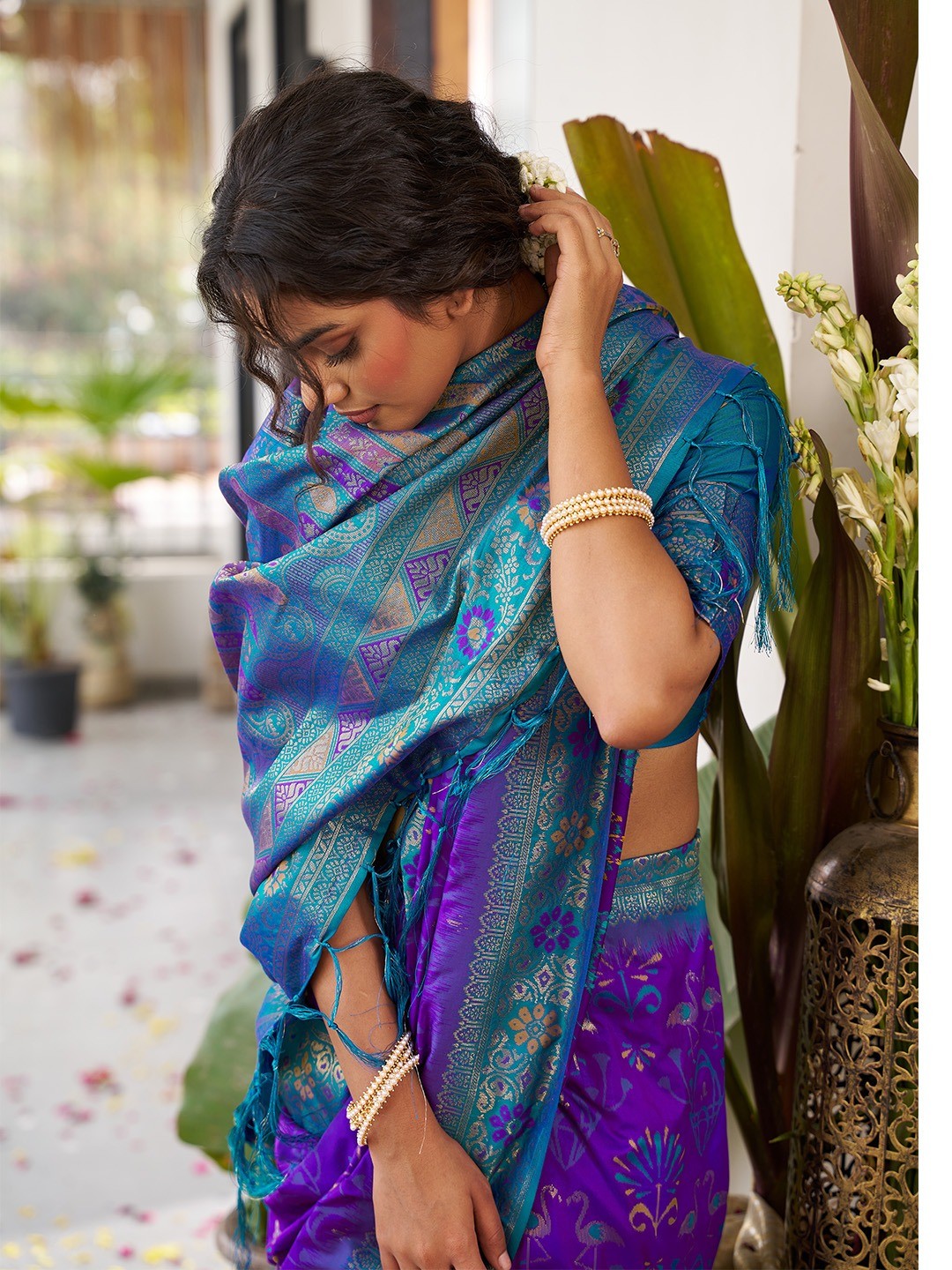 Classic Violet Soft Silk Blend Saree Enhanced With Traditional Floral Weaving & Tassel Pallu - Image 3