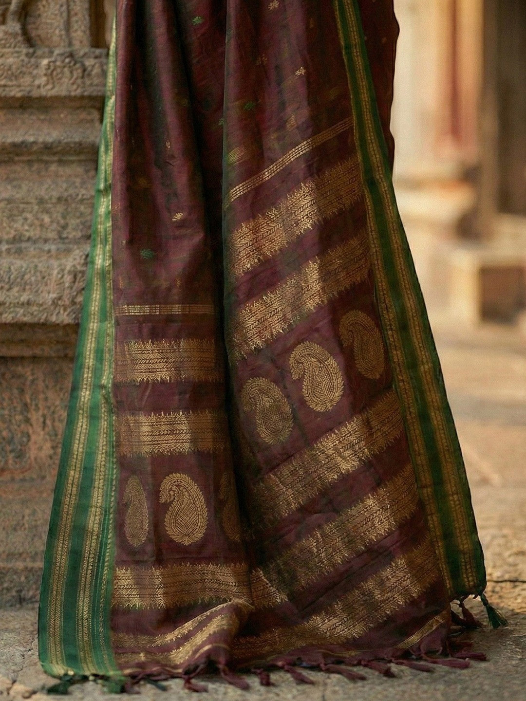 Graceful Maroon Woven Silk Blend Saree With Paisley Pattern Pallu & Decorative Tassels - Image 2