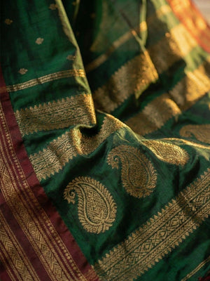Graceful Green Woven Silk Blend Saree With Paisley Pattern Pallu & Decorative Tassels - Image 2