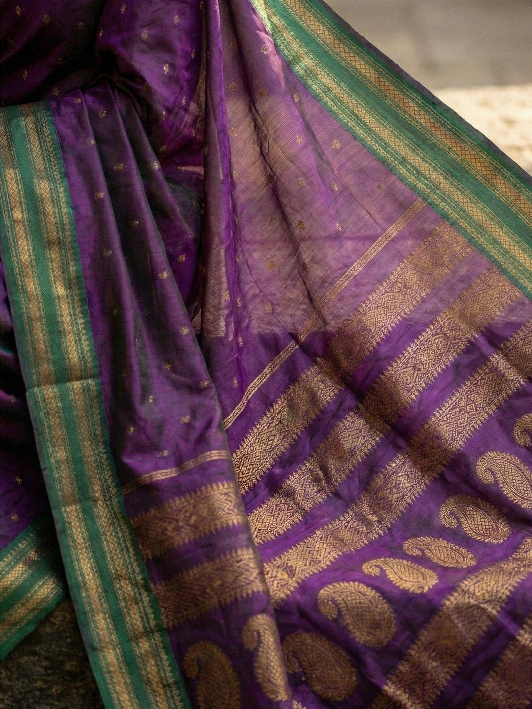 Graceful Purple Woven Silk Blend Saree With Paisley Pattern Pallu & Decorative Tassels - Image 2