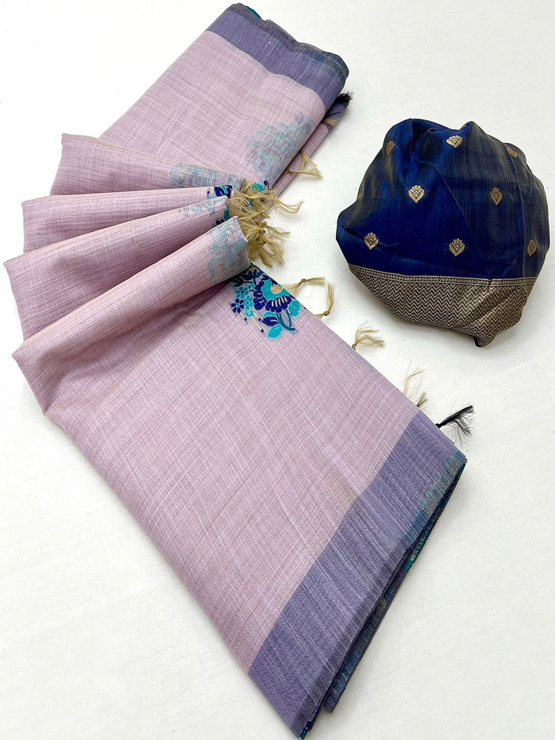 Lavender Cotton Blend Saree Inspired by Jamnadi Craft with Delicate Floral Woven Motifs - Image 3