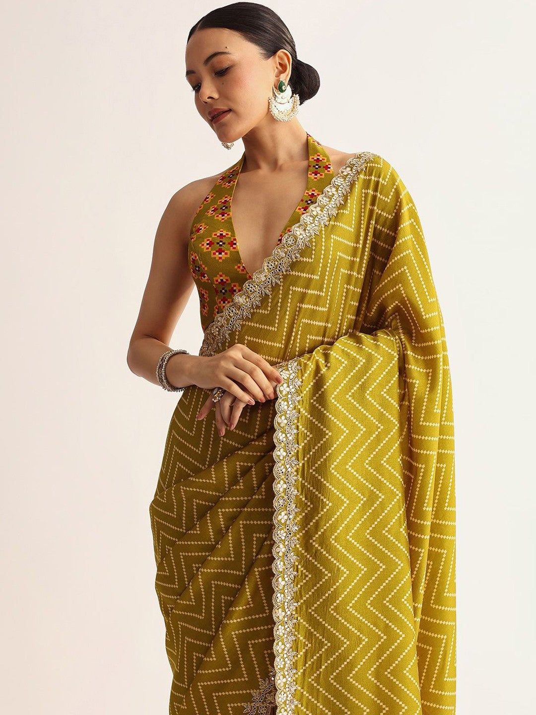 Classic Mustard Zig Zag Printed Manipuri Silk Blend Saree Accented With Embroidered Lace Border - Image 4
