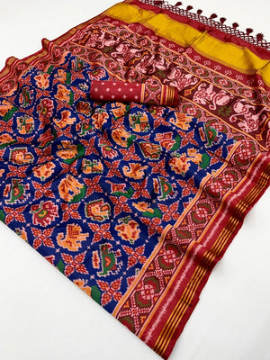 Exquisite Blue Patola Print Handloom Silk Saree with Handcrafted Tassel Detailing - Image 2