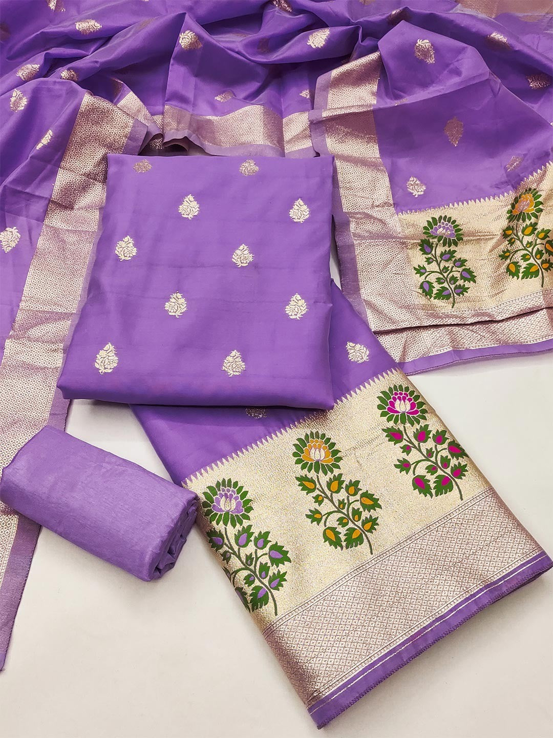 Luxurious Lavender Banarasi Silk Dress Material With Floral Weaving Jacquard & Meenakari Artistry - Image 4