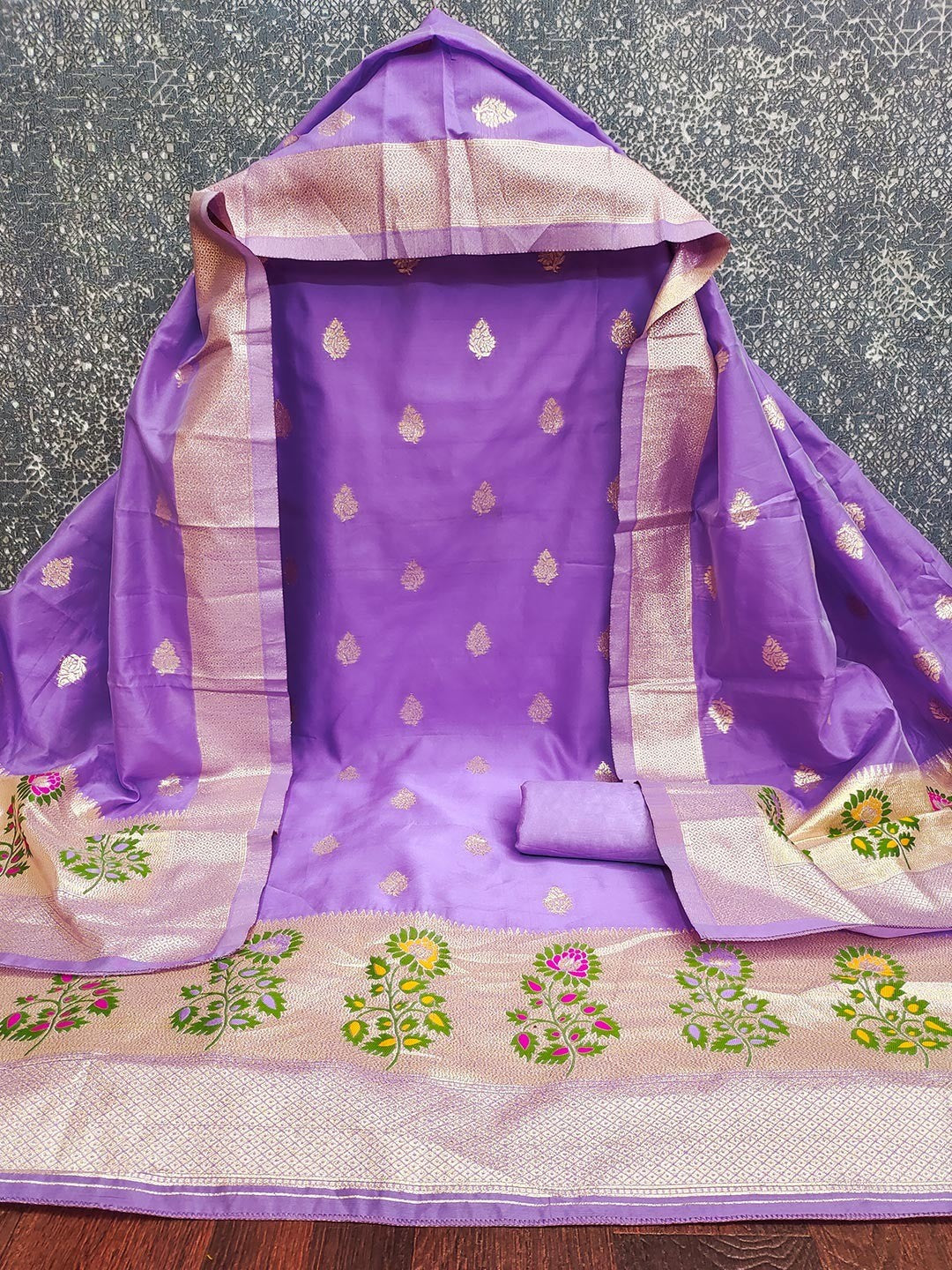 Luxurious Lavender Banarasi Silk Dress Material With Floral Weaving Jacquard & Meenakari Artistry - Image 2