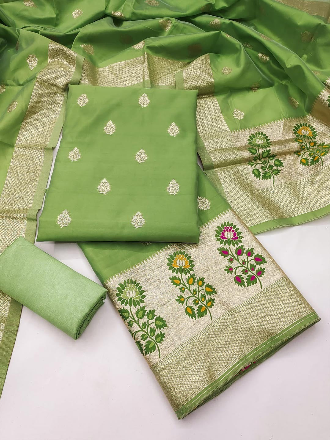 Luxurious Green Banarasi Silk Dress Material With Floral Weaving Jacquard & Meenakari Artistry - Image 4