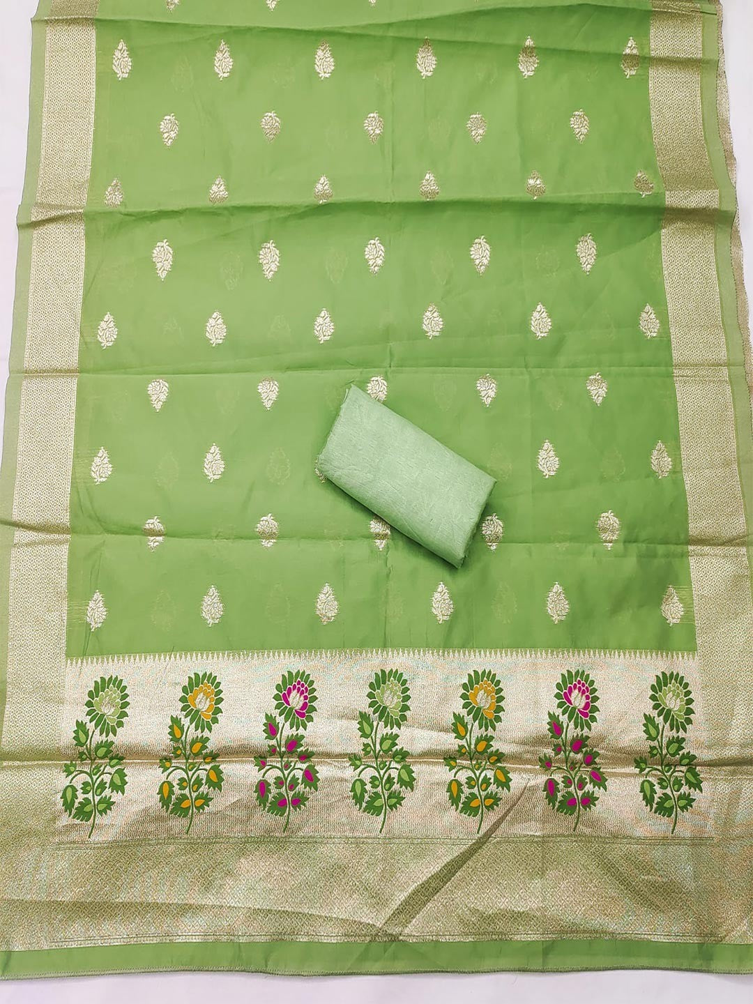 Luxurious Green Banarasi Silk Dress Material With Floral Weaving Jacquard & Meenakari Artistry - Image 3