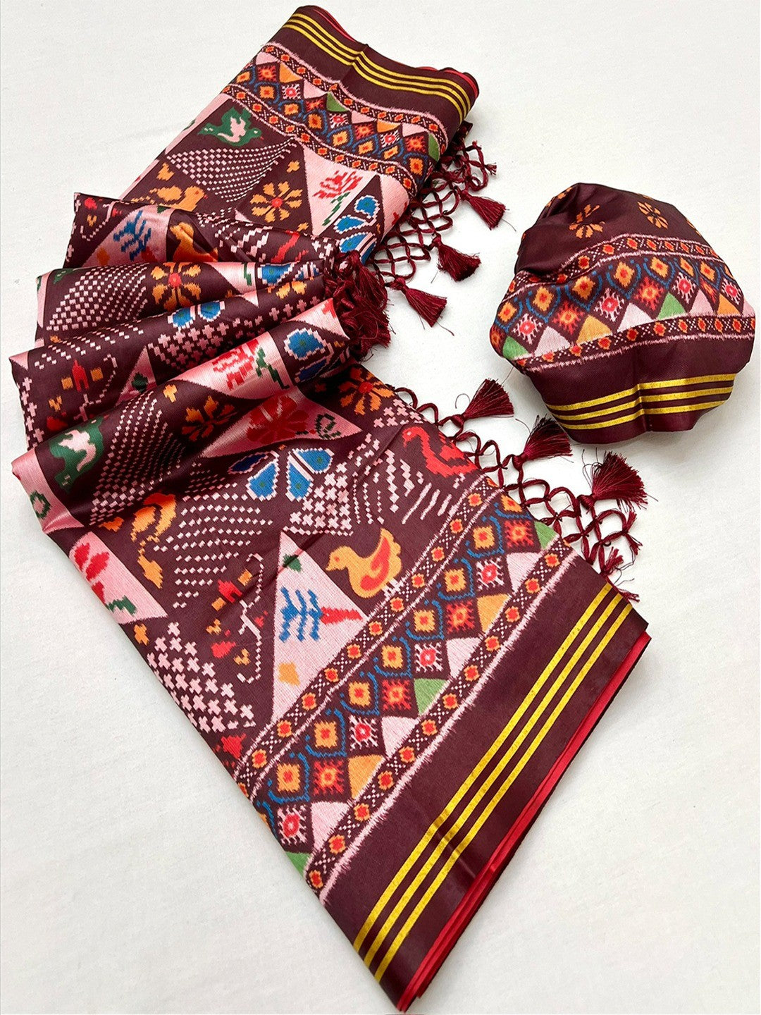 Brown Handloom Silk Saree with Ethnic Traditional Patola Pattern for Special Occasions - Image 3