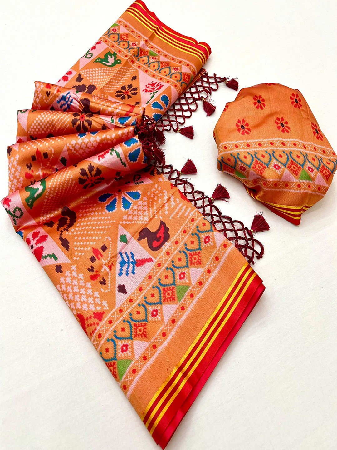 Orange Handloom Silk Saree with Ethnic Traditional Patola Pattern for Special Occasions - Image 3