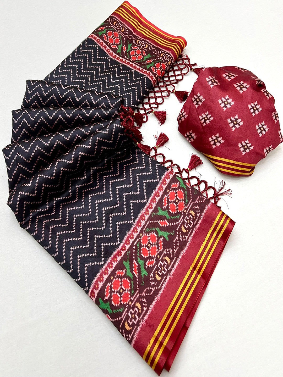 Traditional Black Patola Print Handloom Silk Saree with Pallu Tassel Detailing - Image 3