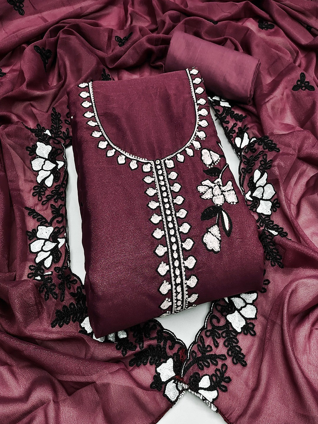 Mauve Premium Star Georgette Dress Material Featuring Intricate Floral Embroidery - Image 4