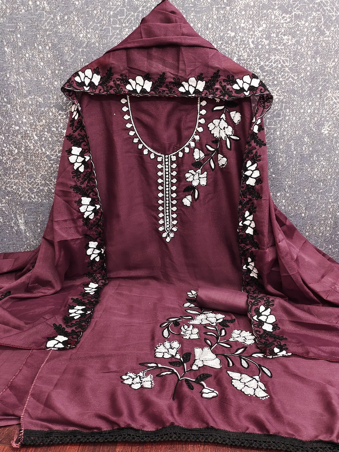 Mauve Premium Star Georgette Dress Material Featuring Intricate Floral Embroidery - Image 3